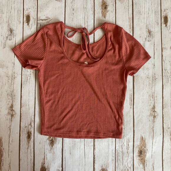 Caution To The Wind Crop Top Peach Size Medium - Picture 2 of 3